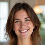 Portrait d'Amélie Martin, spécialiste du développement personnel et de la psychologie positive.