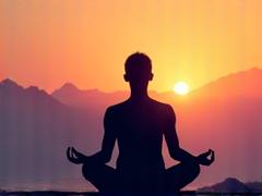 Méditation au coucher du soleil